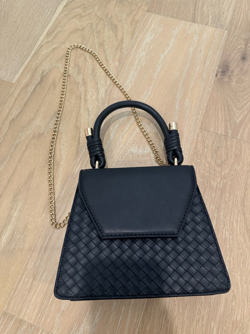 Women’s Black Woven Crossbody Bag Clutch Small Gold Chain Going Out Purse